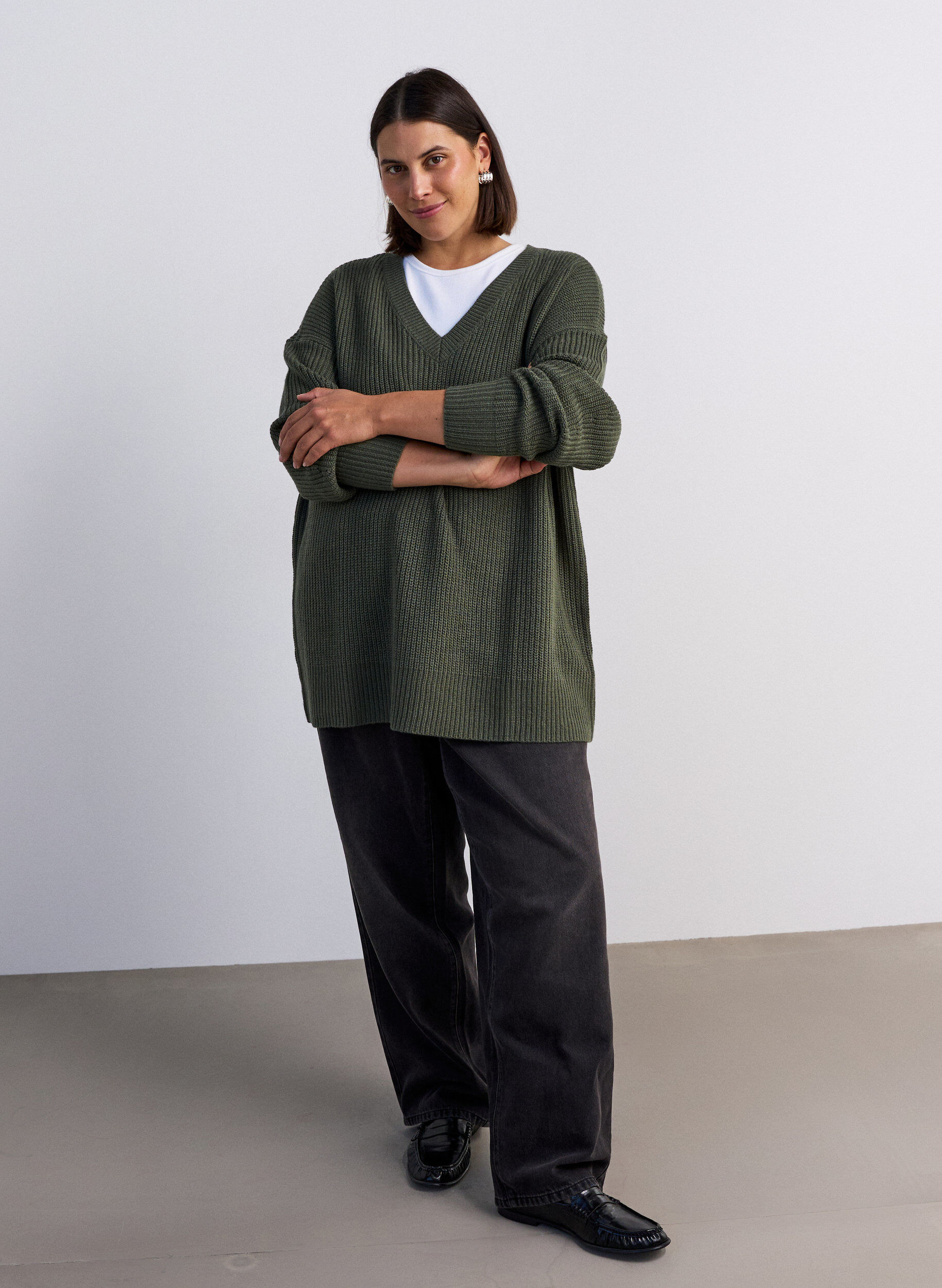 ZizziL&aring;ng ribbstickad blus med V-ringning, Gr&ouml;n, Model image number 1