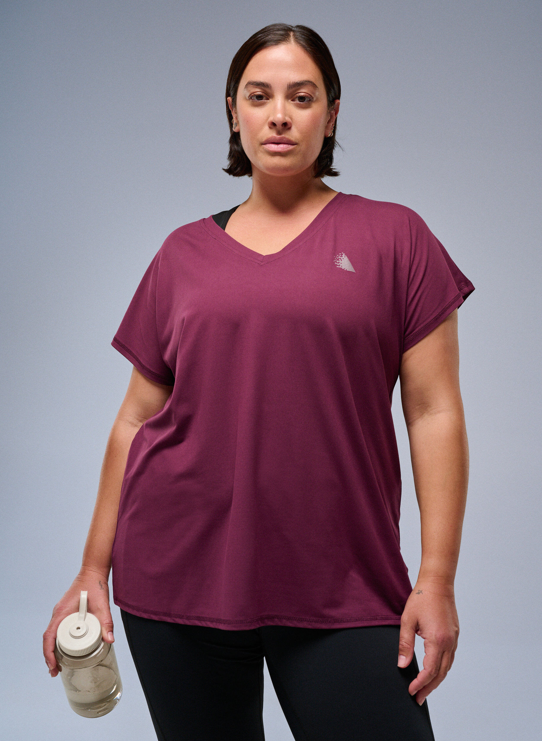 ZizziTr&auml;nings t-shirt med v-ringning och l&ouml;s passform, R&ouml;d, Image image number 0