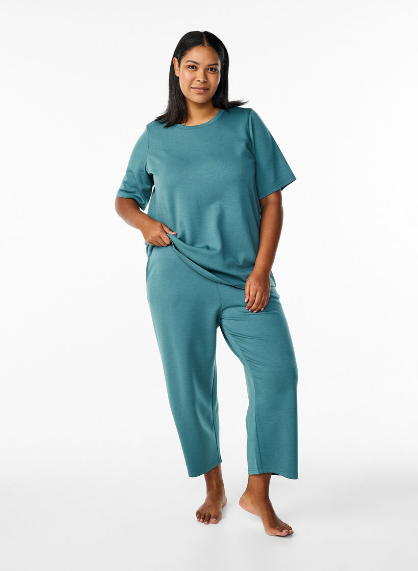 7/8-byxor i modalblandning med fickor, Gr&ouml;n, Model image number 0