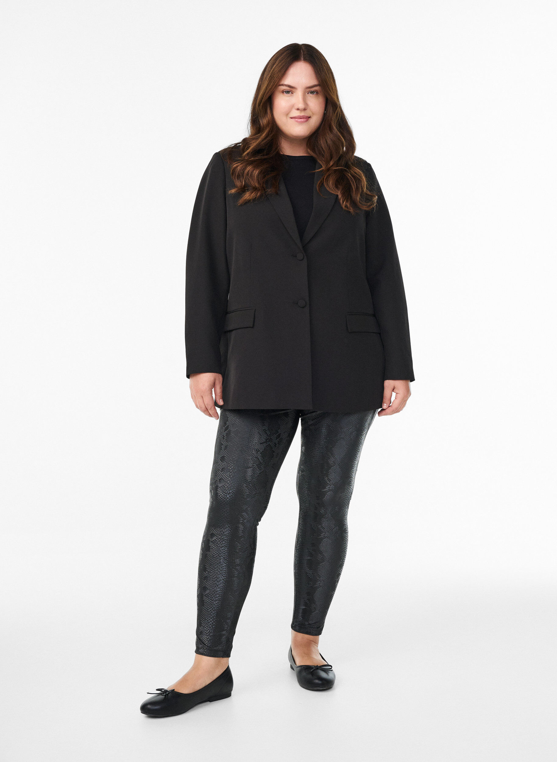 Zizzi Leggings i l&auml;derimitation med djurm&ouml;nster, Svart, Model image number 1