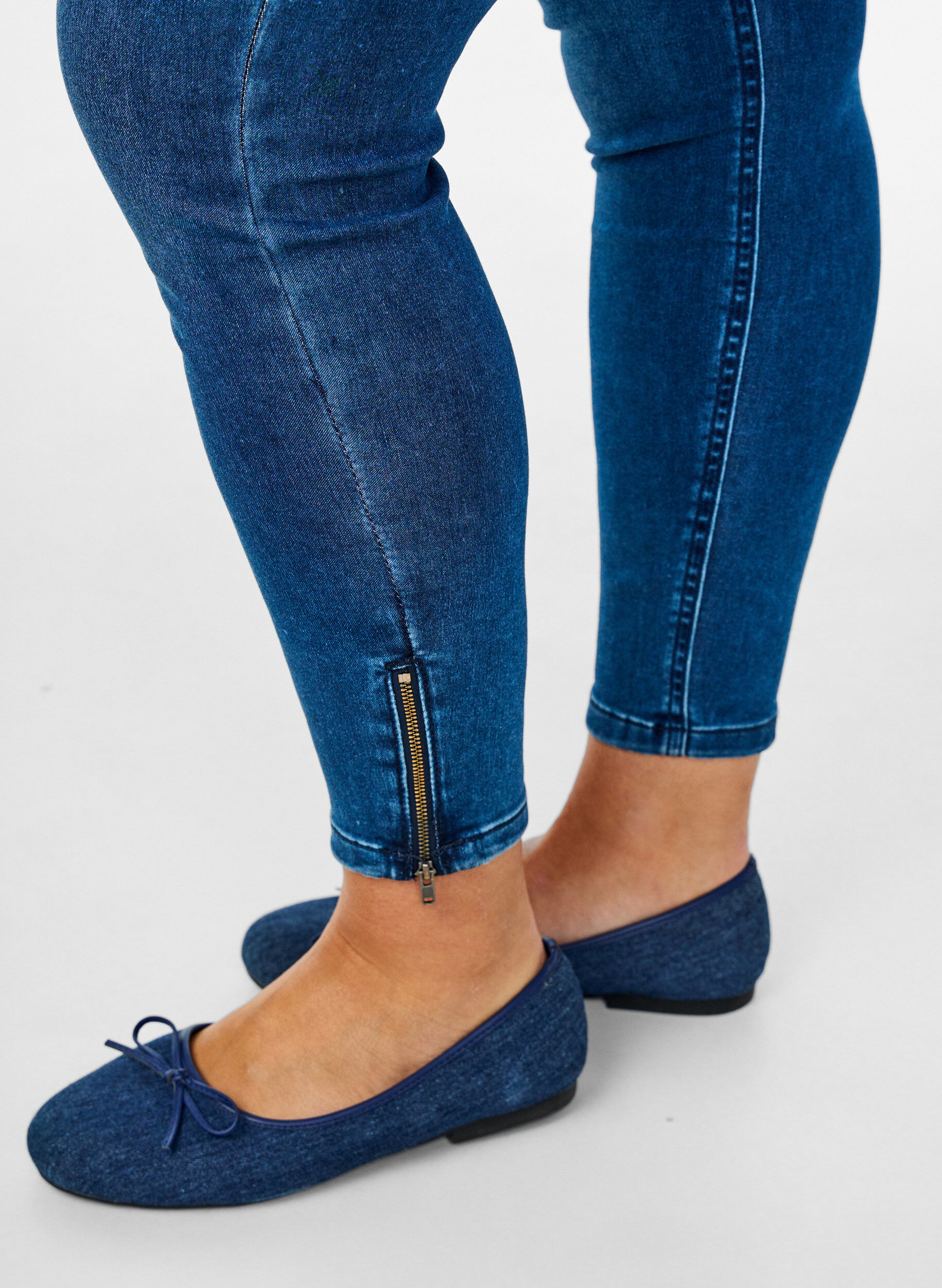 ZizziCropped Amy jeans med blixtl&aring;s, Bl&aring;, Model image number 2