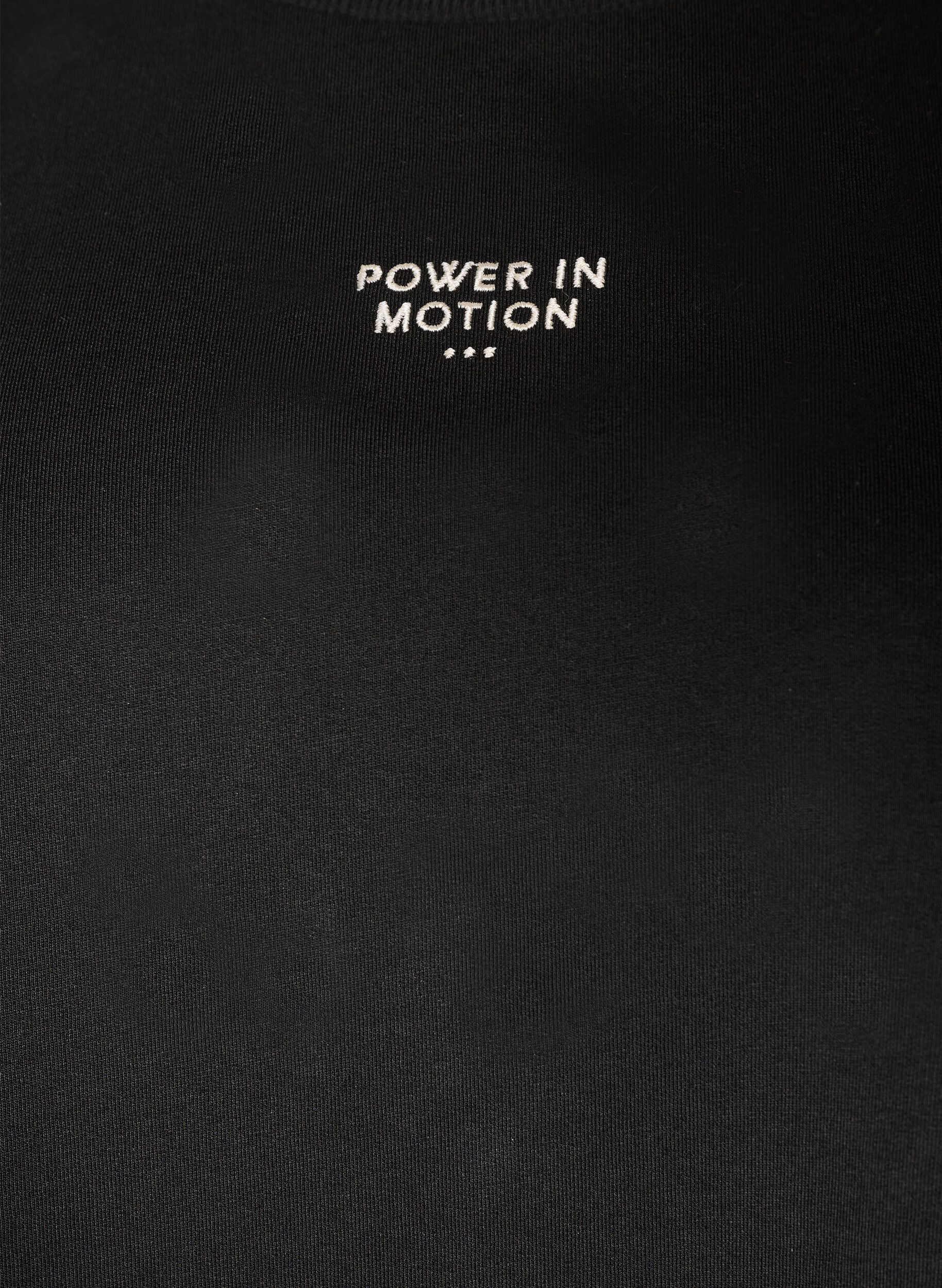 Zizzi Active t-shirt med l&ouml;s passform och broderat statement, Svart, Packshot image number 2