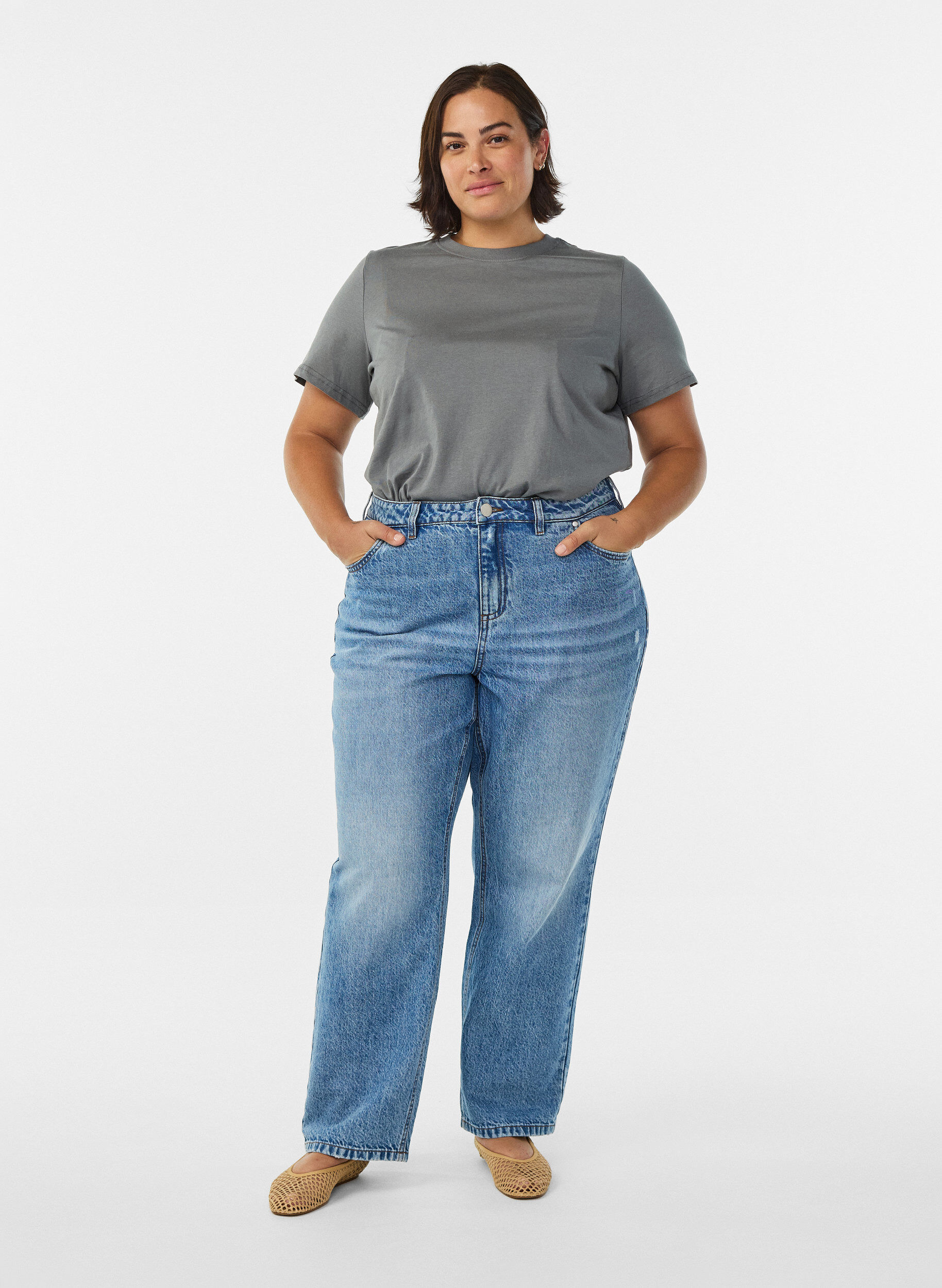 Zizzi Enkel t-shirt i bomull med rund halsringning, Gr&aring;, Model image number 1