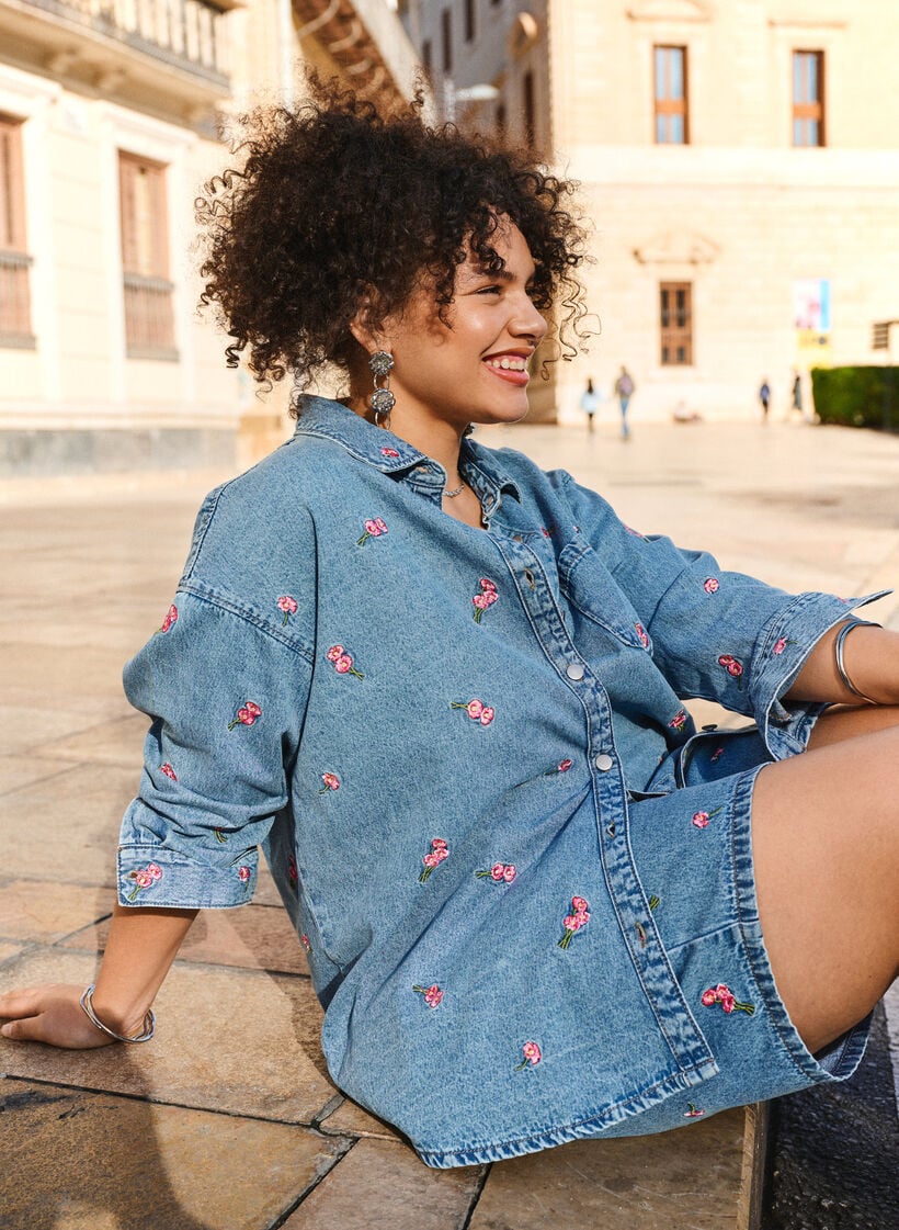 Jeansshorts med broderade blommor, Blå, Image image number 0