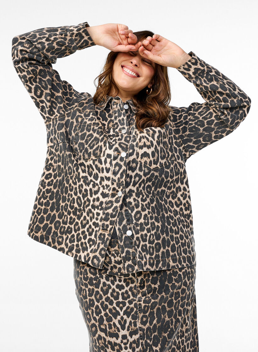 Jeansjacka med leopardmönster och bröstfickor, Brun, Image image number 0