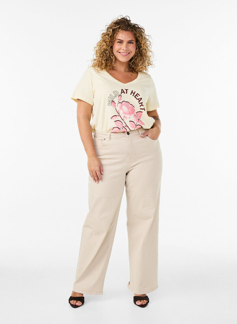 T-shirt i bomull med tryck framtill och v-ringning, Beige, Model image number 1