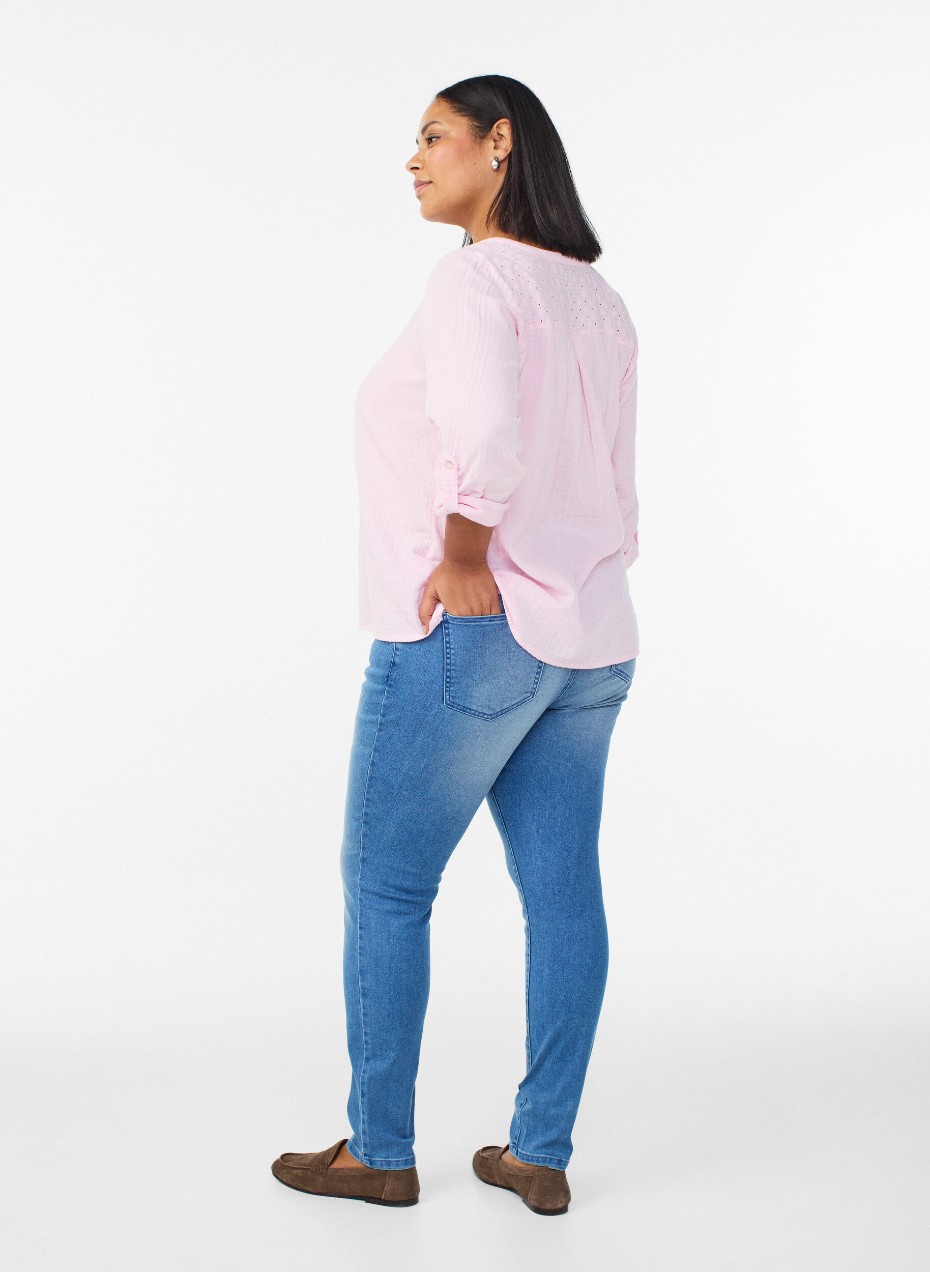 ZizziSlim fit Emily jeans med normalh&ouml;g midja, Bl&aring;, Model image number 1