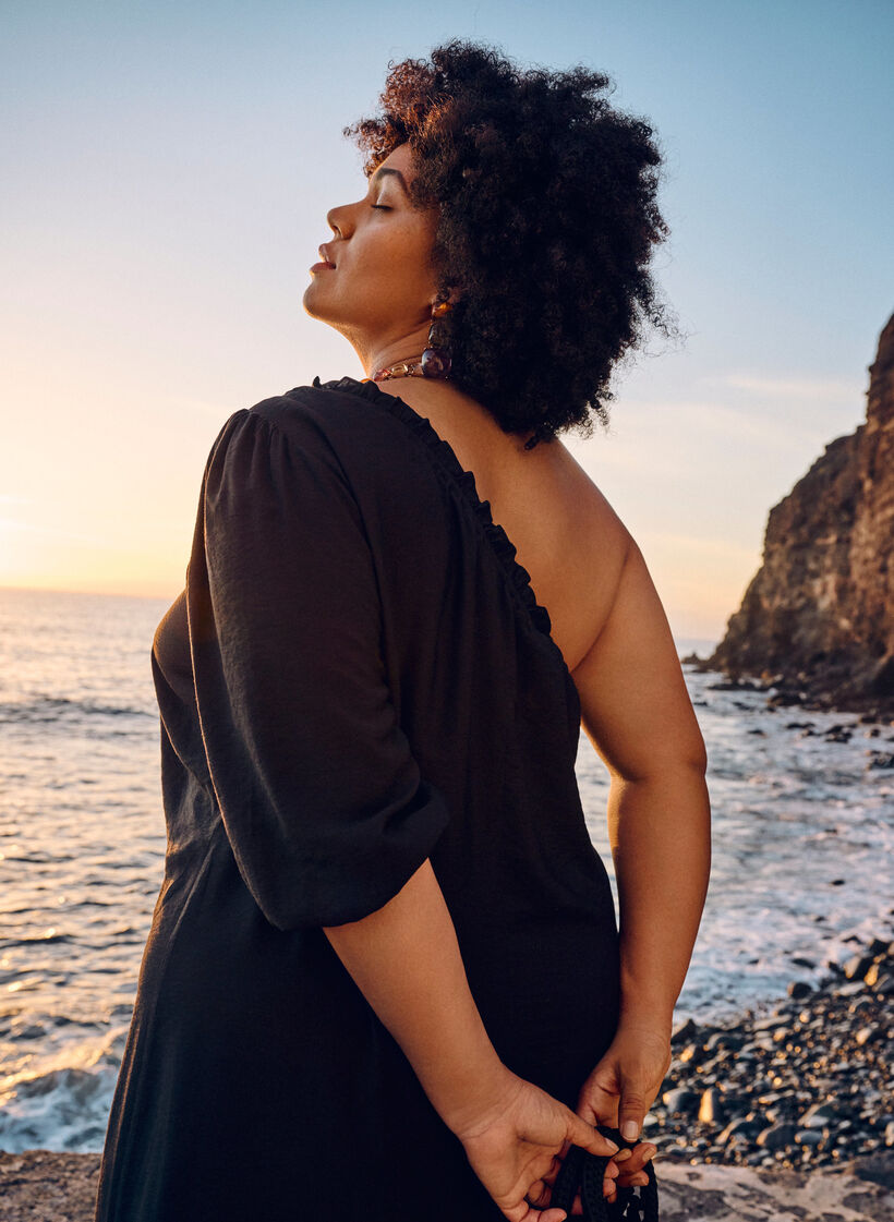 One shoulder-klänning i viskos, Svart, Image image number 1