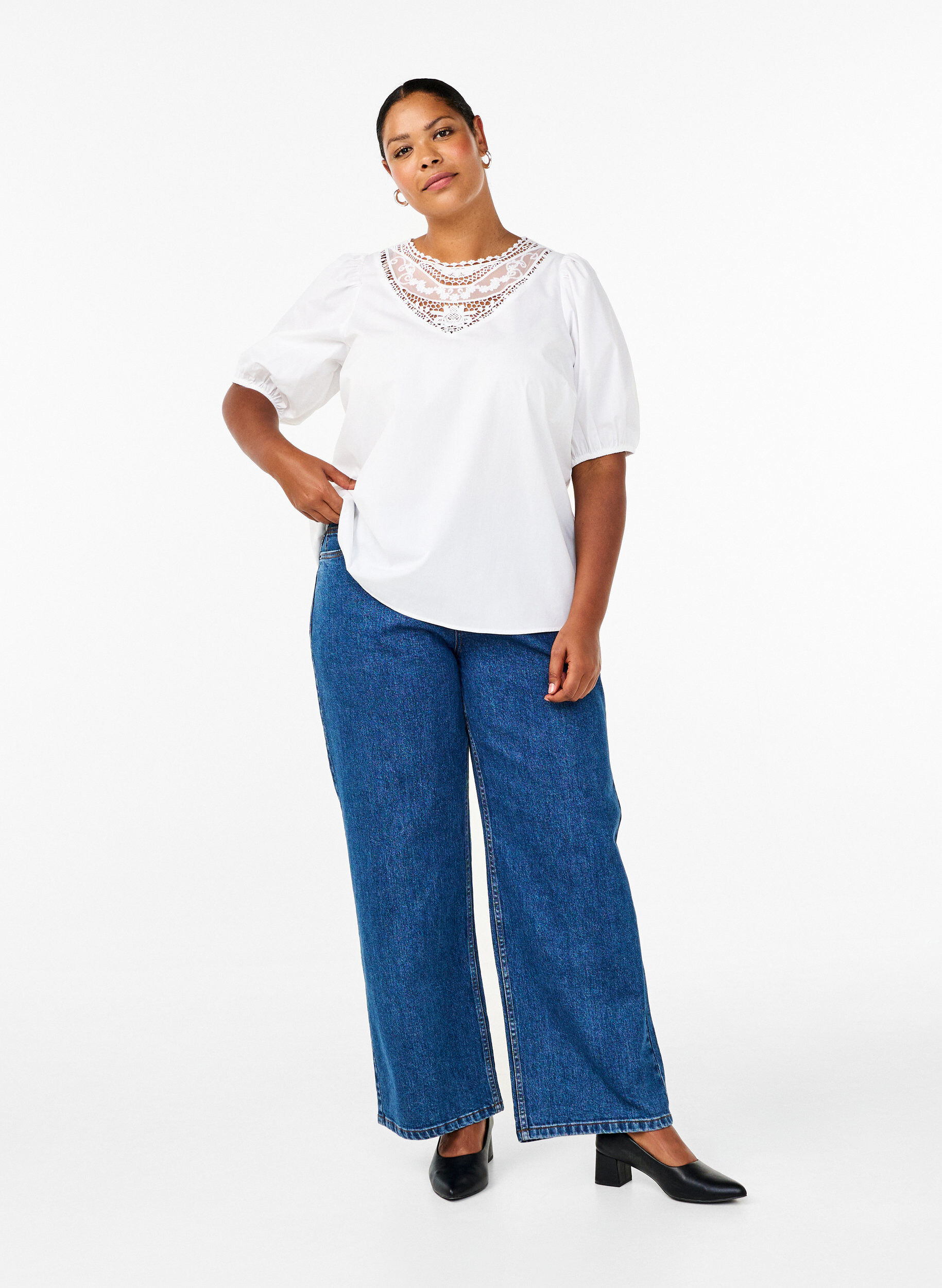 Zizzi Kort&auml;rmad blus med spetsdetalj, Bright White, Model image number 2