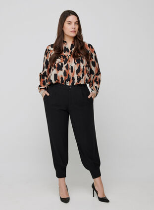 Viskos skjorta med leopard print, Black AOP, Model image number 2