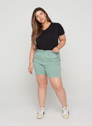 Shorts i bomull med volangkant, Chinois Green, Model image number 2
