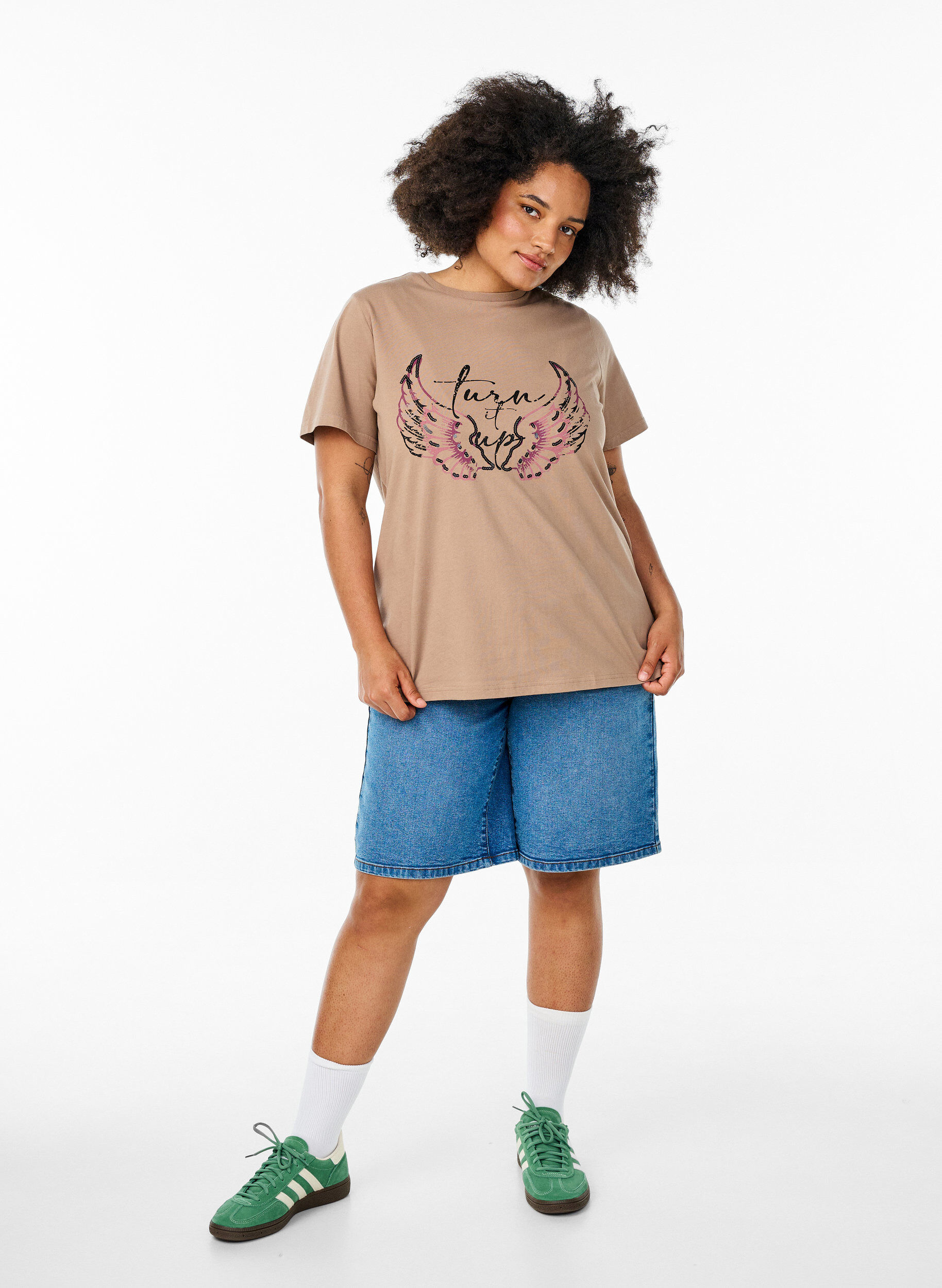 Zizzi T-shirt i ekologisk bomull med statementtryck, Beige, Model image number 1