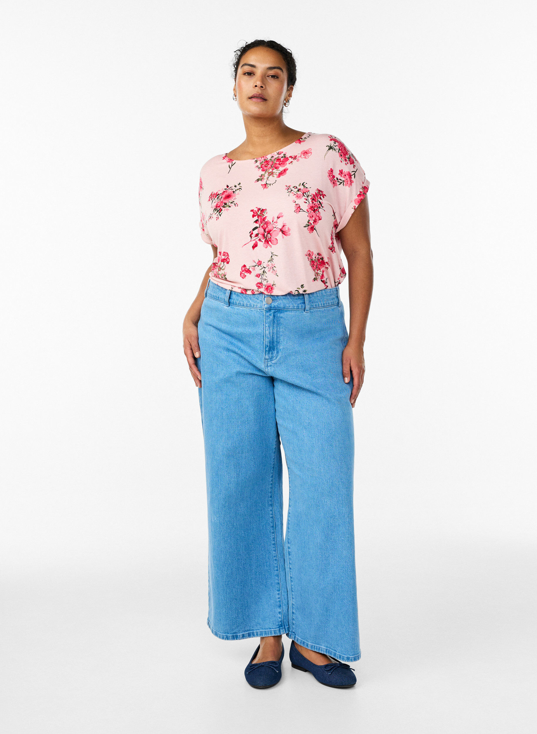 Zizzi T-shirt med blommigt tryck, Rosa, Model image number 1