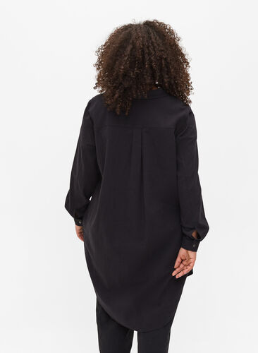 Lång bomullsskjorta med bröstfickor, Black, Model image number 1