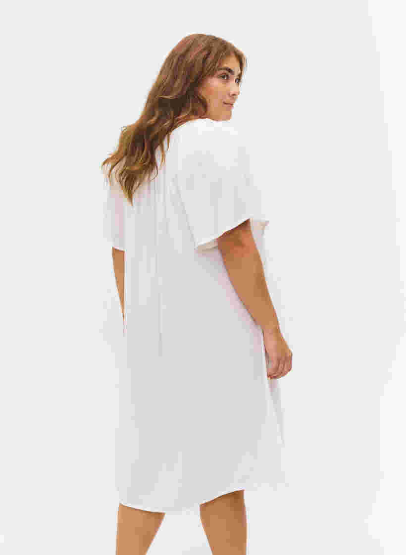 Kortärmad klänning i viskos, Bright White, Model image number 1