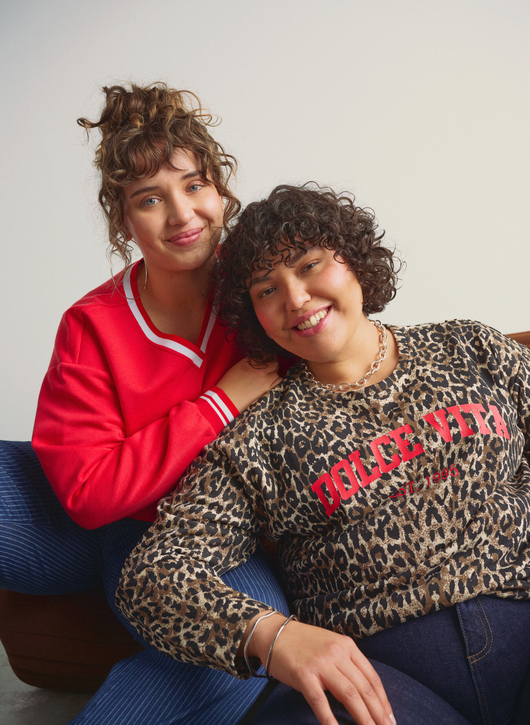 Zizzi Leopardm&ouml;nstrad sweatshirt med statement-tryck, Brun, Image image number 0