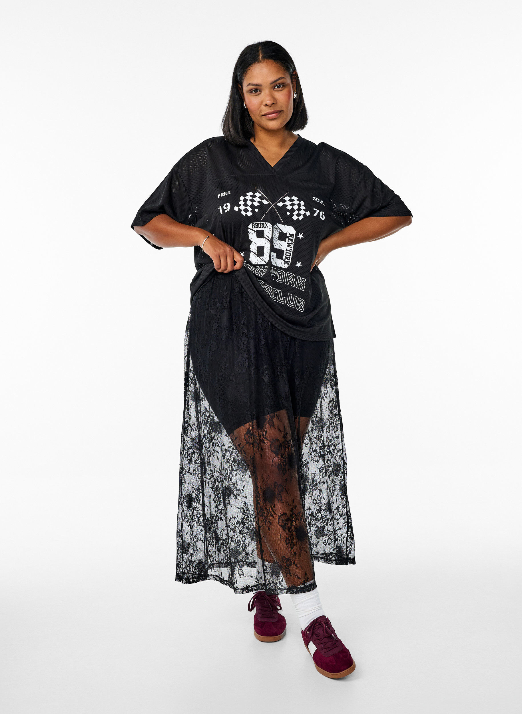 Zizzi L&aring;ng kjol i skir spets, Black, Model image number 0