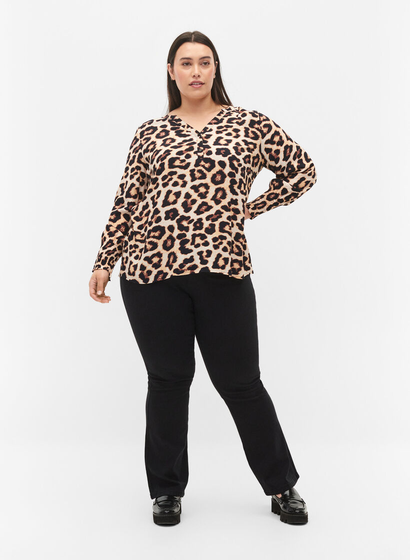 Mönstrad viskosblus med smock, Leo AOP, Model image number 2