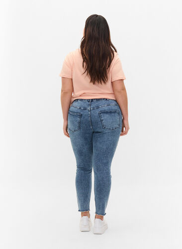 Croppade Amy jeans med nitar på sidosömmen, L.Blue Stone Wash, Model image number 1