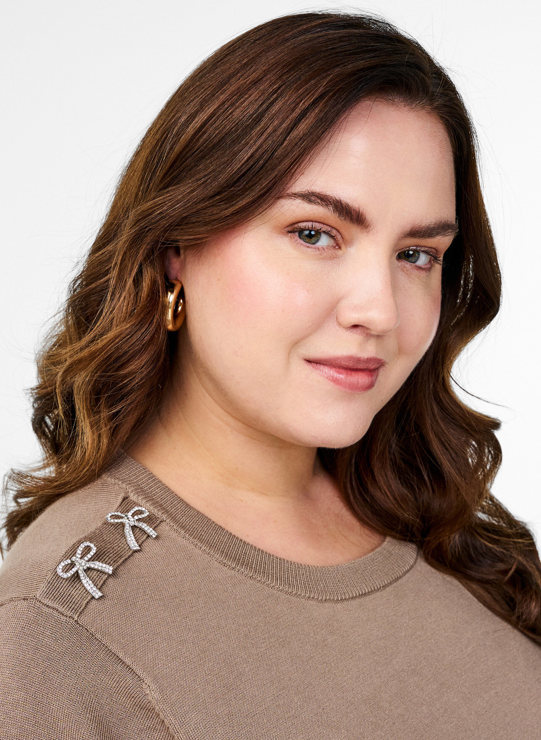 Zizzi Stickad blus med korta &auml;rmar och sm&aring; rosetter, Beige, Image image number 0