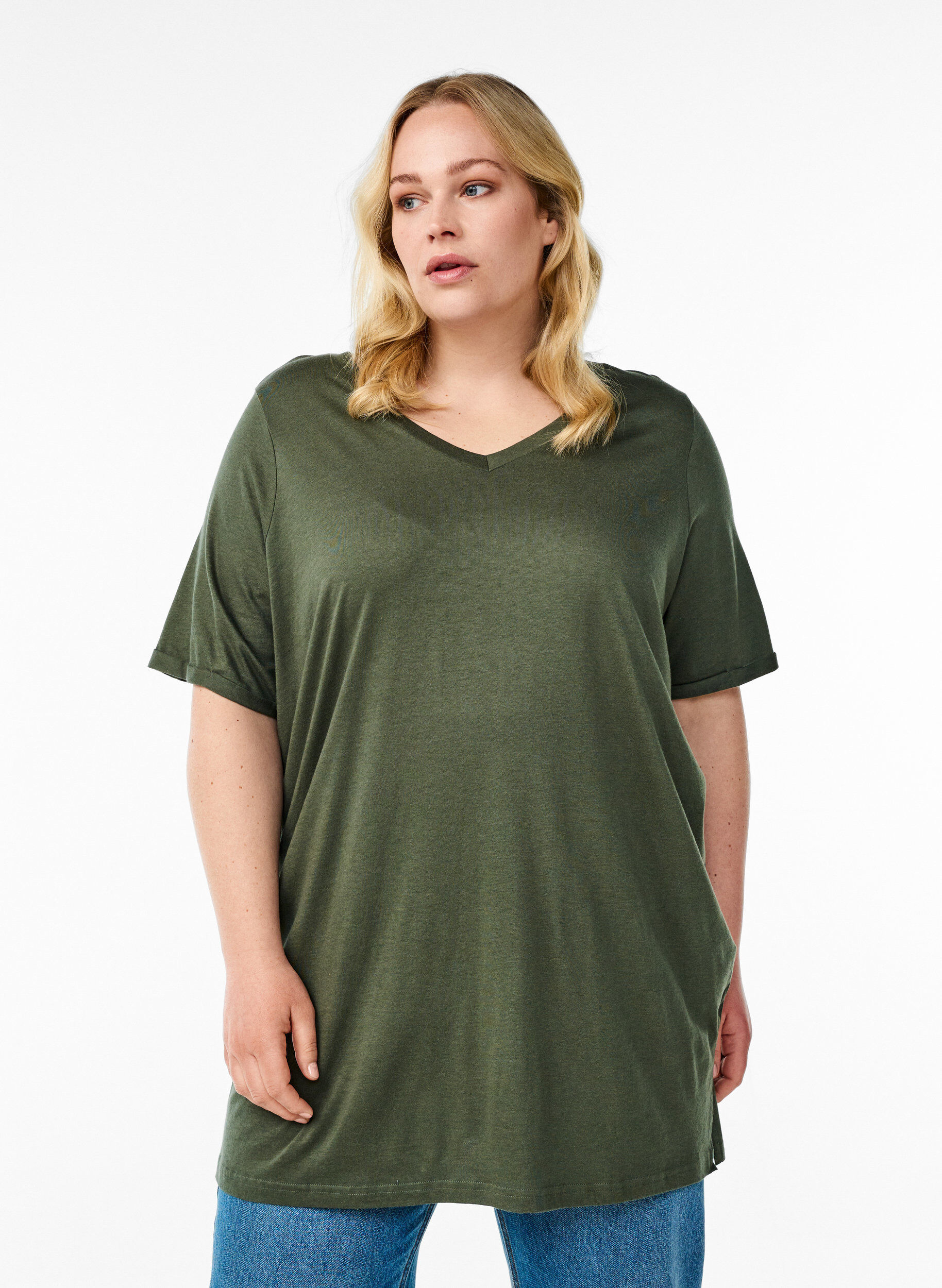 Enf&auml;rgad oversize t-shirt med v-hals, Gr&ouml;n, Model