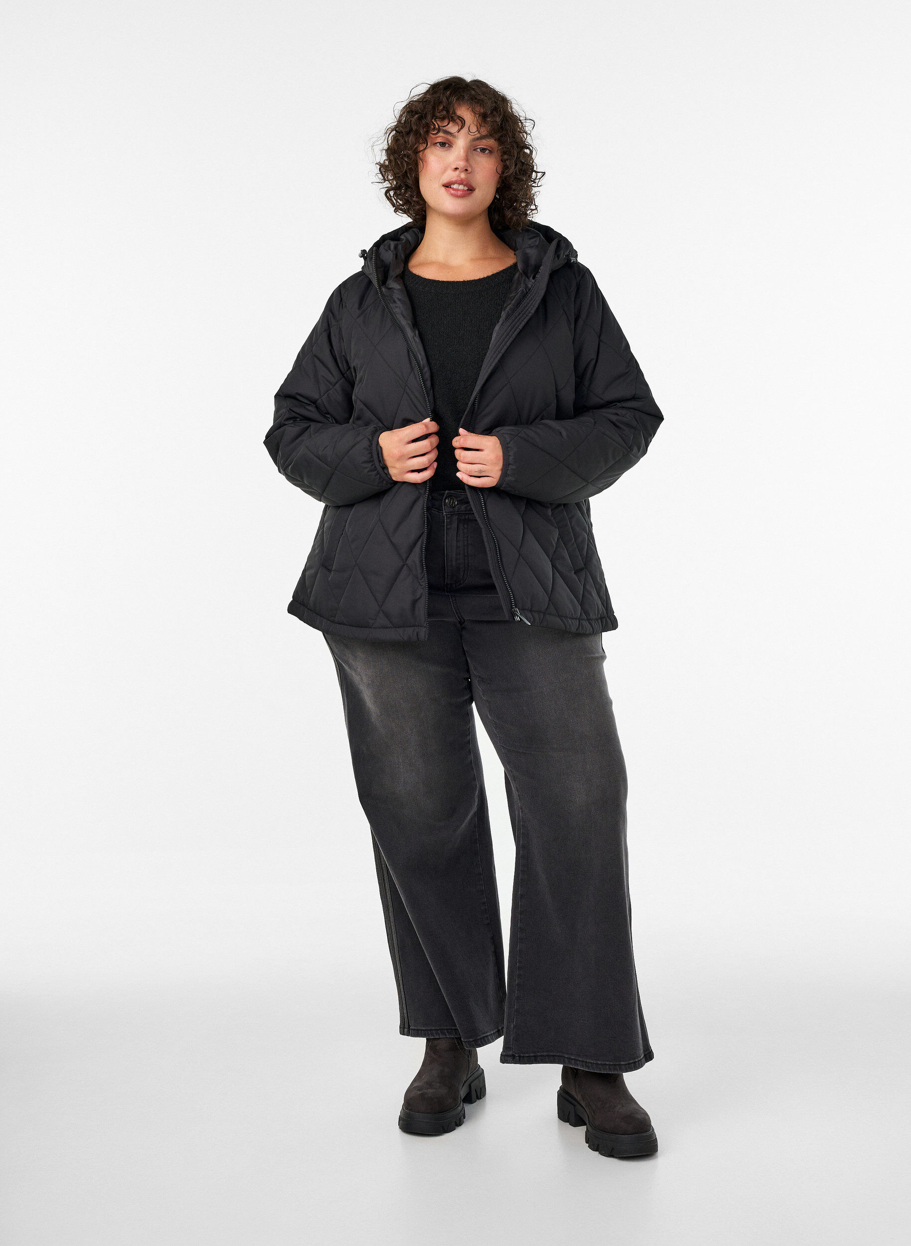 ZizziL&auml;tt vadderad jacka med diamantquilt, Svart, Model image number 1