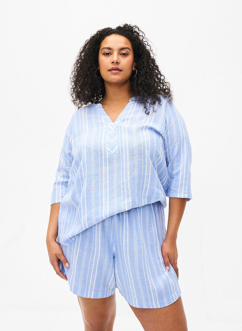 Randiga shorts i linne- och viskosblandning, Blå, Model image number 0