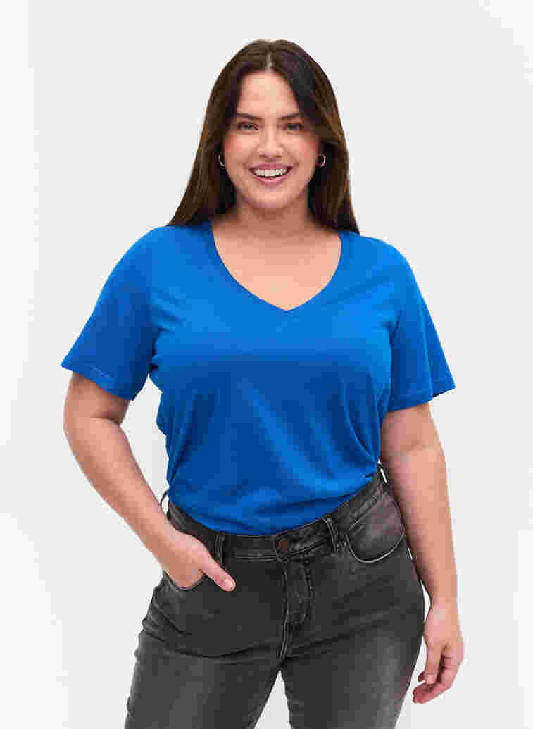 T-shirt i ekologisk bomull med v-ringning, Princess Blue, Model