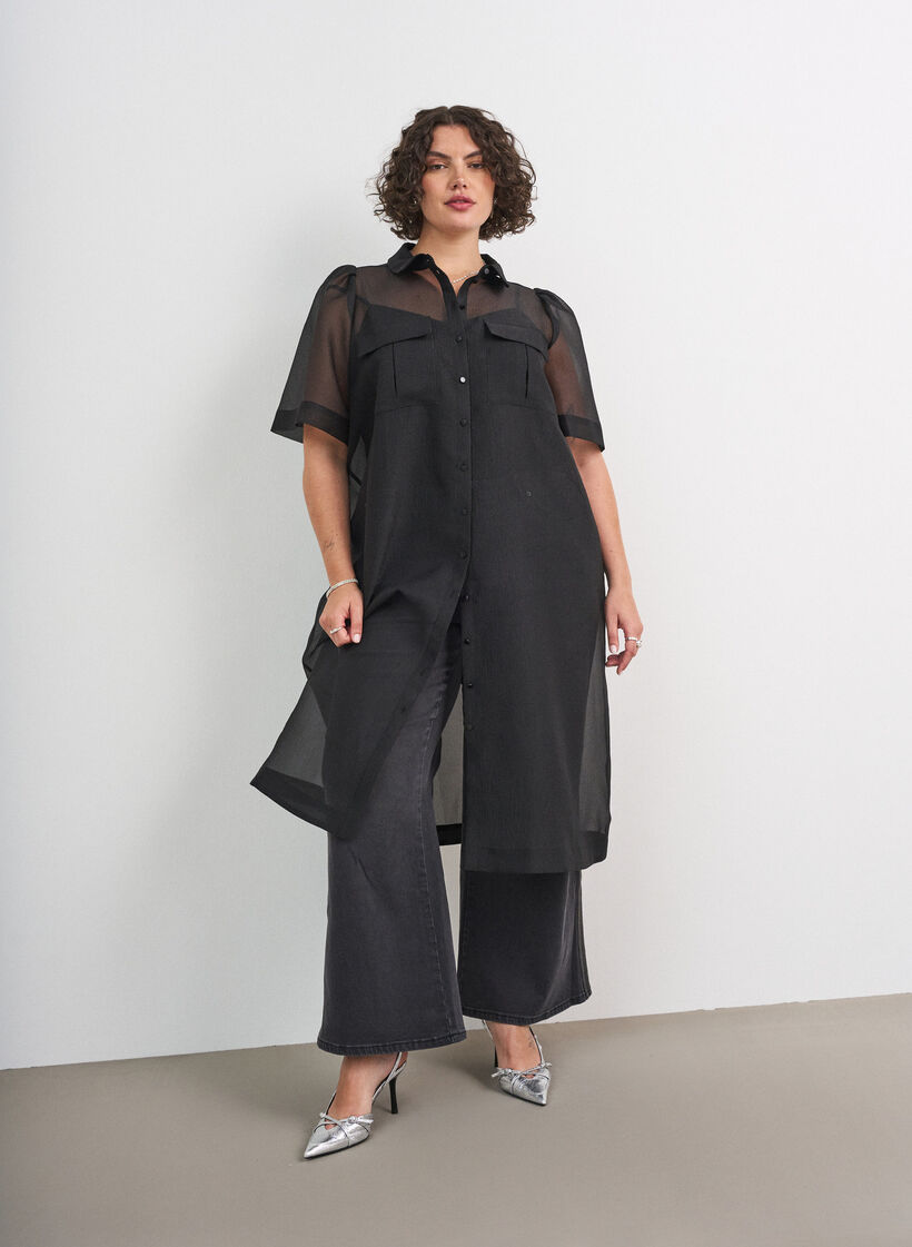 Kl&auml;nning i organza med br&ouml;stfickor och puff&auml;rmar, Svart, Model image number 1