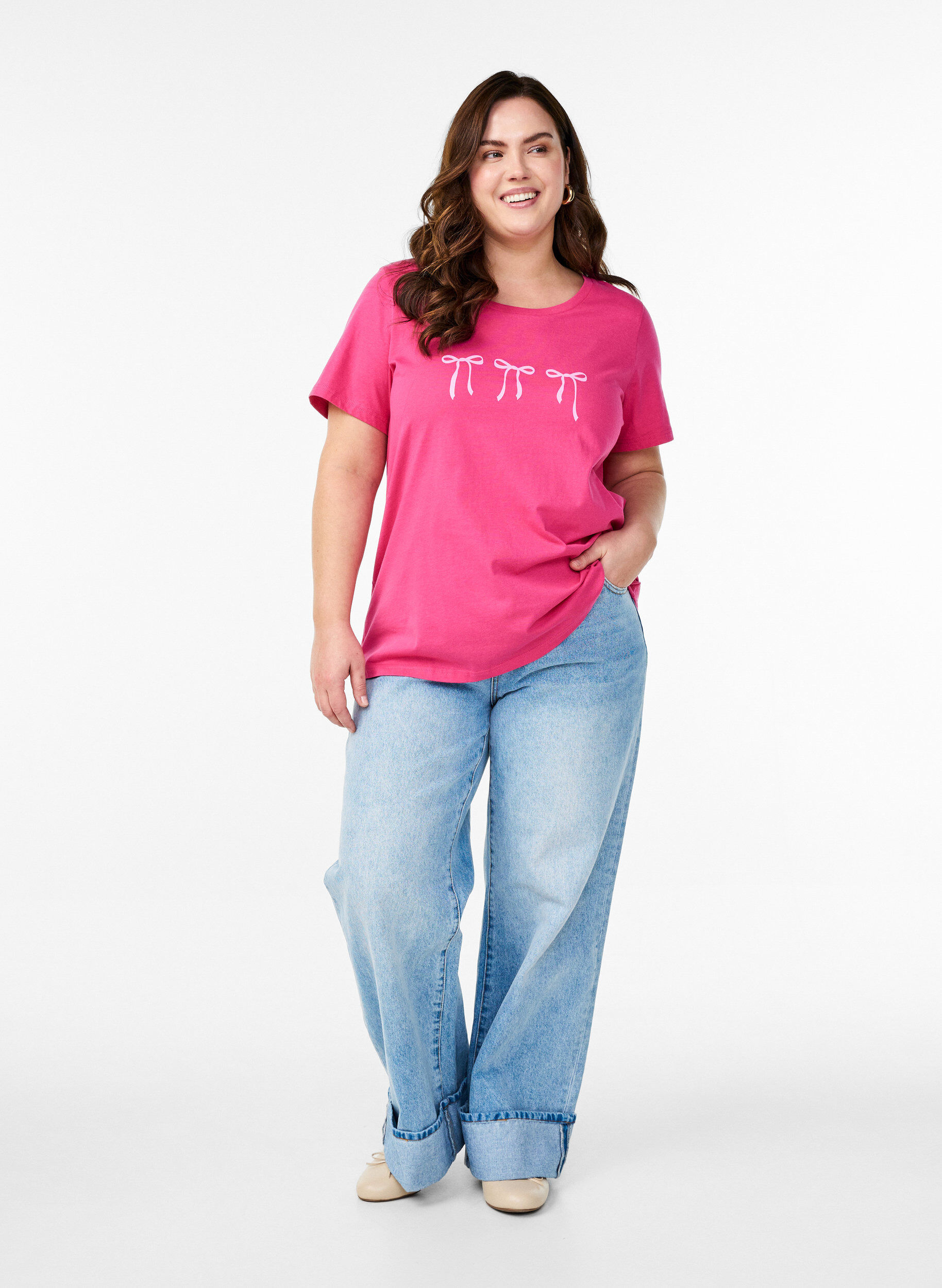 Zizzi T-shirt i bomull med motiv, Raspberry w. Bows, Model image number 2