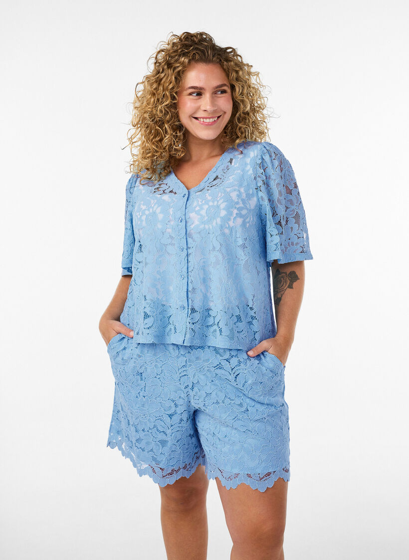 Kort&auml;rmad blus i spets med v-ringning, Bl&aring;, Model image number 0