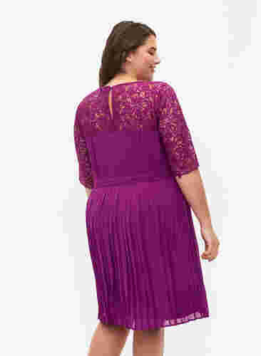 Kortärmad klänning med spets, Grape Juice, Model image number 1
