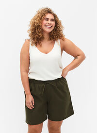 Lösa shorts i bomullsblandning med linne, Forest Night, Model