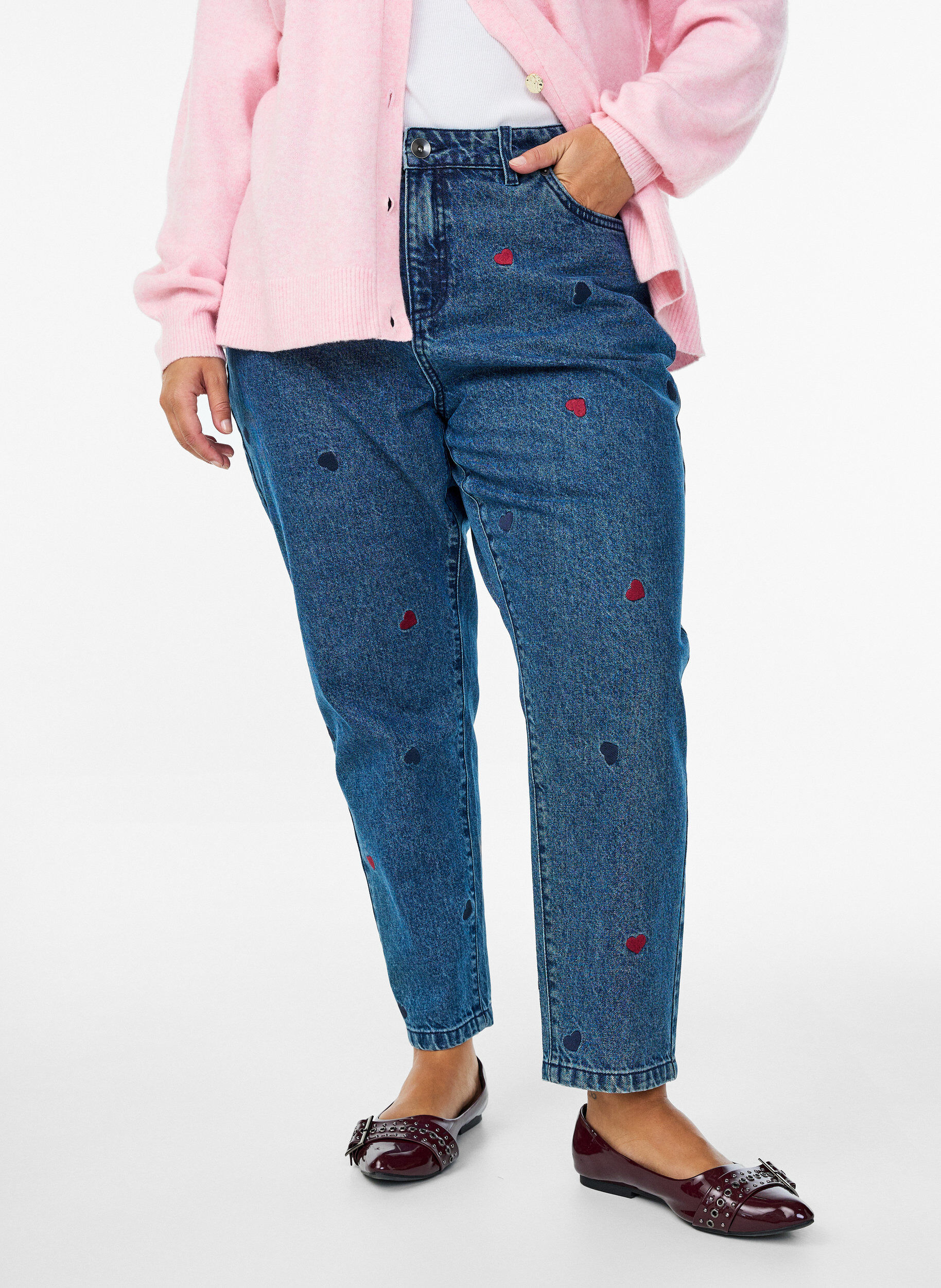 Zizzi Mille Mom Fit-jeans med broderier, Bl&aring;, Model image number 2