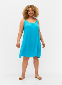 Enfärgad slipklänning i viskos, Blue Atoll, Model