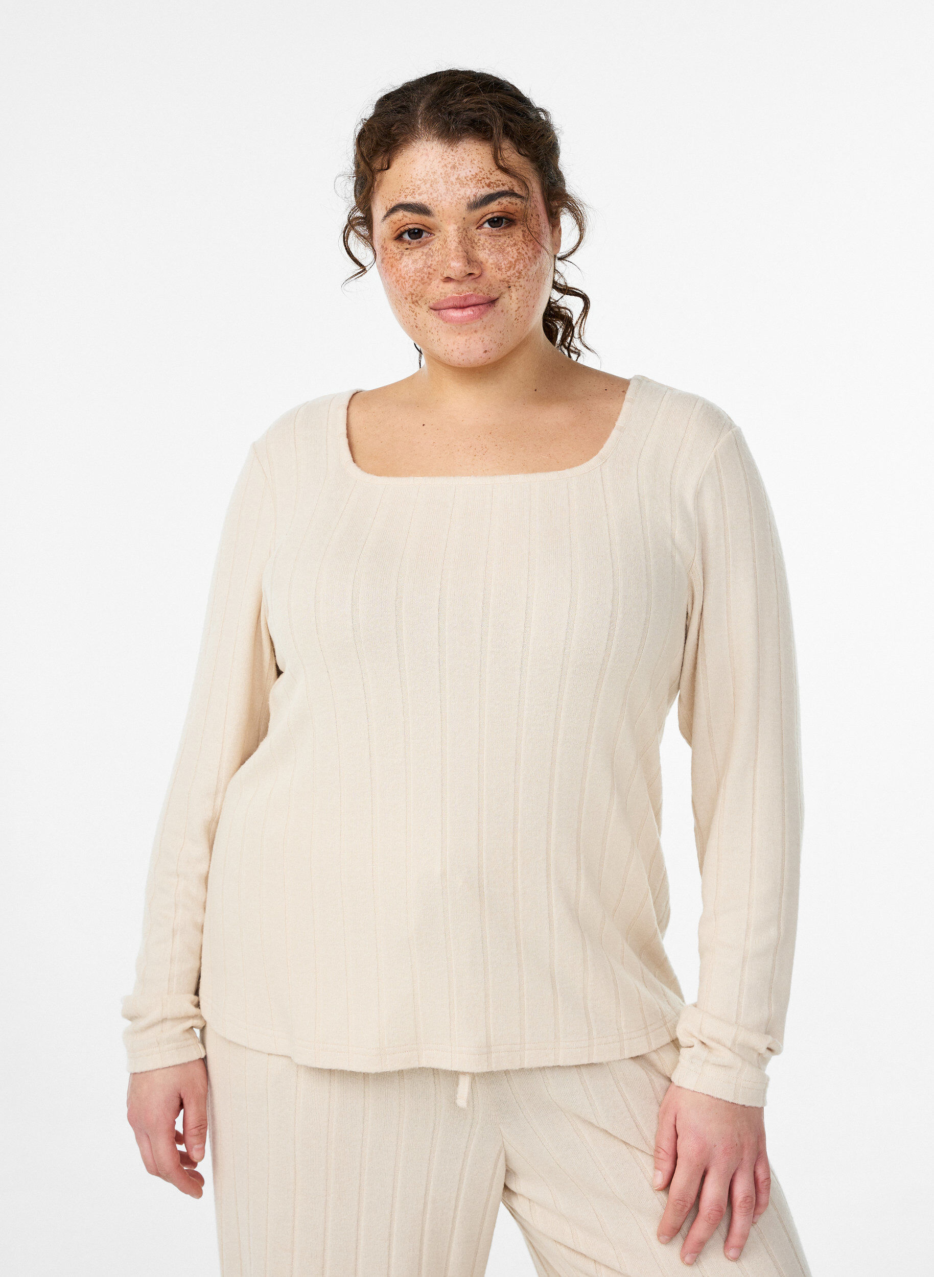 Zizzi Jerseyblus med fyrkantig halsringning och ribbad textur, Beige, Model image number 0