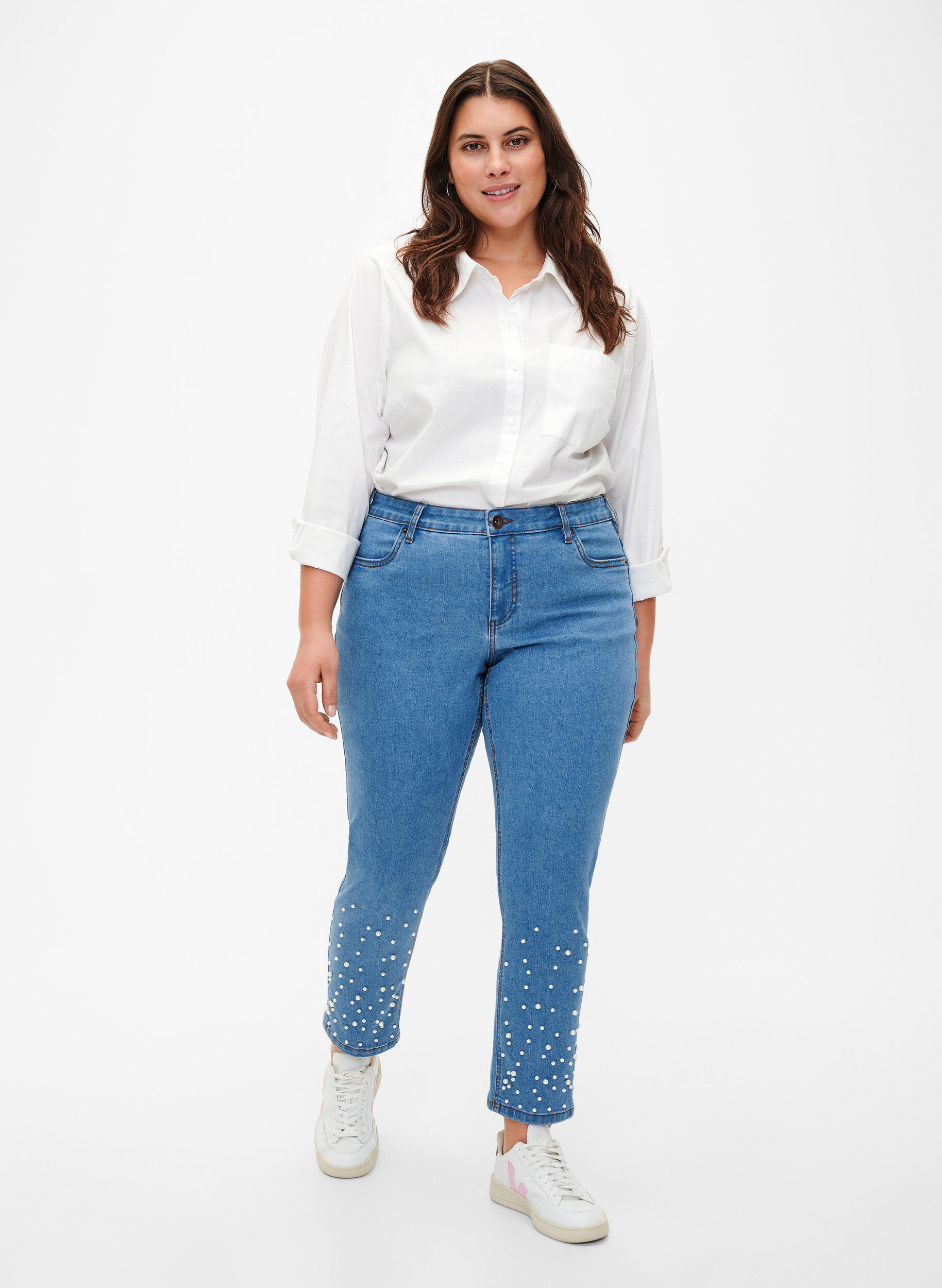 Zizzi Emily jeans med tajt passform och p&auml;rlor, Light Blue, Model image number 0