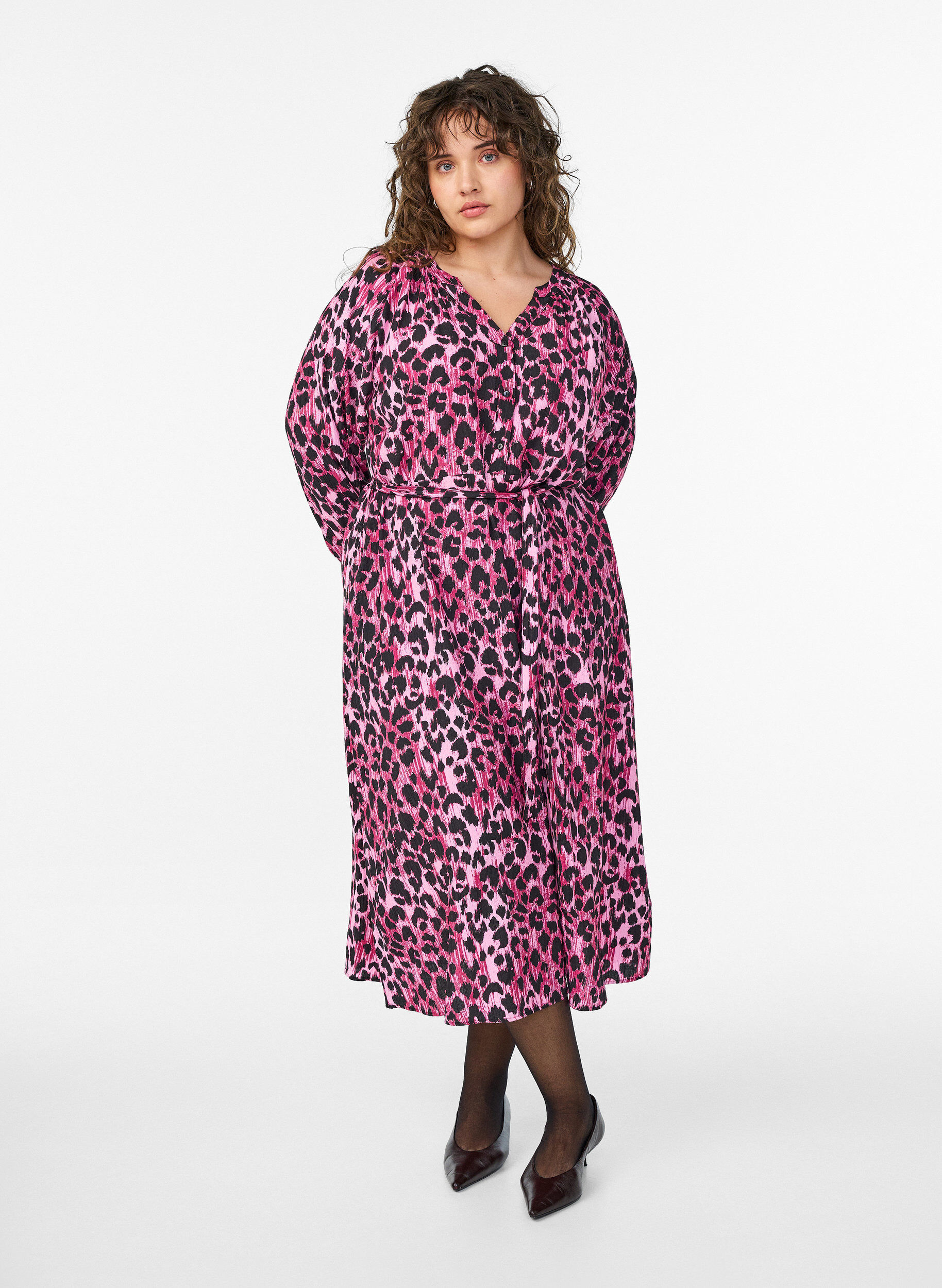 Midikl&auml;nning med knappar och knytsk&auml;rp, Rosa, Model