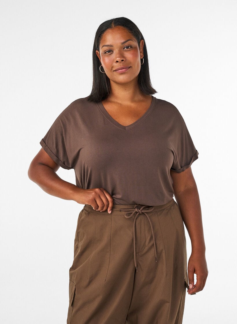 Bas-t-shirt med v-ringning i viskos, Brun, Model image number 0