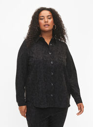 Skjortjacka i viskos med ton-i-ton-mönster, Black, Model