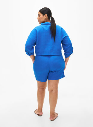 Shorts i bomullsmuslin med fickor, Victoria blue, Model image number 1