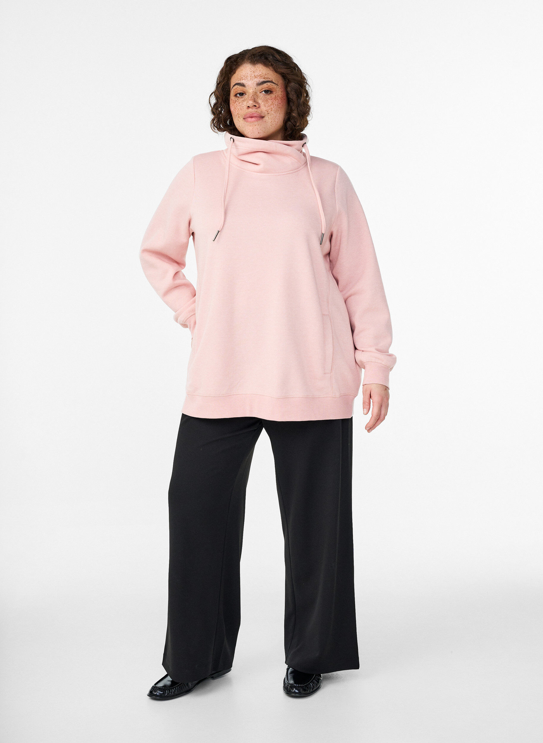 ZizziSweatshirt med h&ouml;g krage och fickor, Rosa, Model image number 1