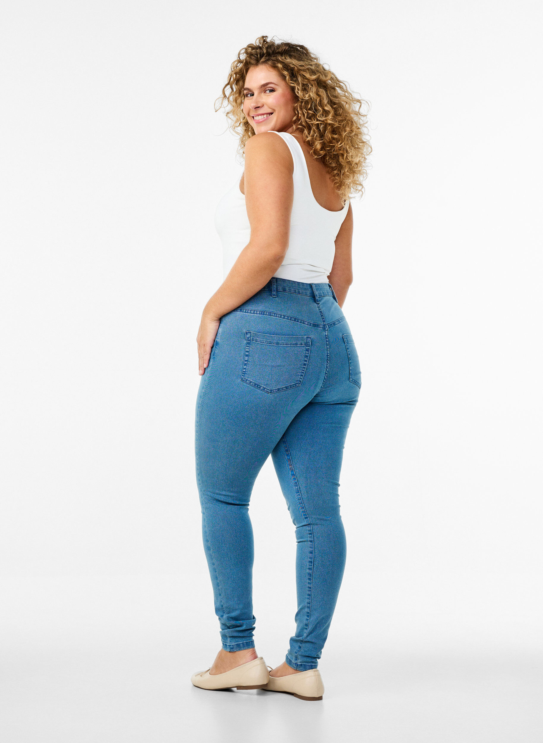 Zizzi Super slim Amy jeans med h&ouml;g midja, Bl&aring;, Model image number 1