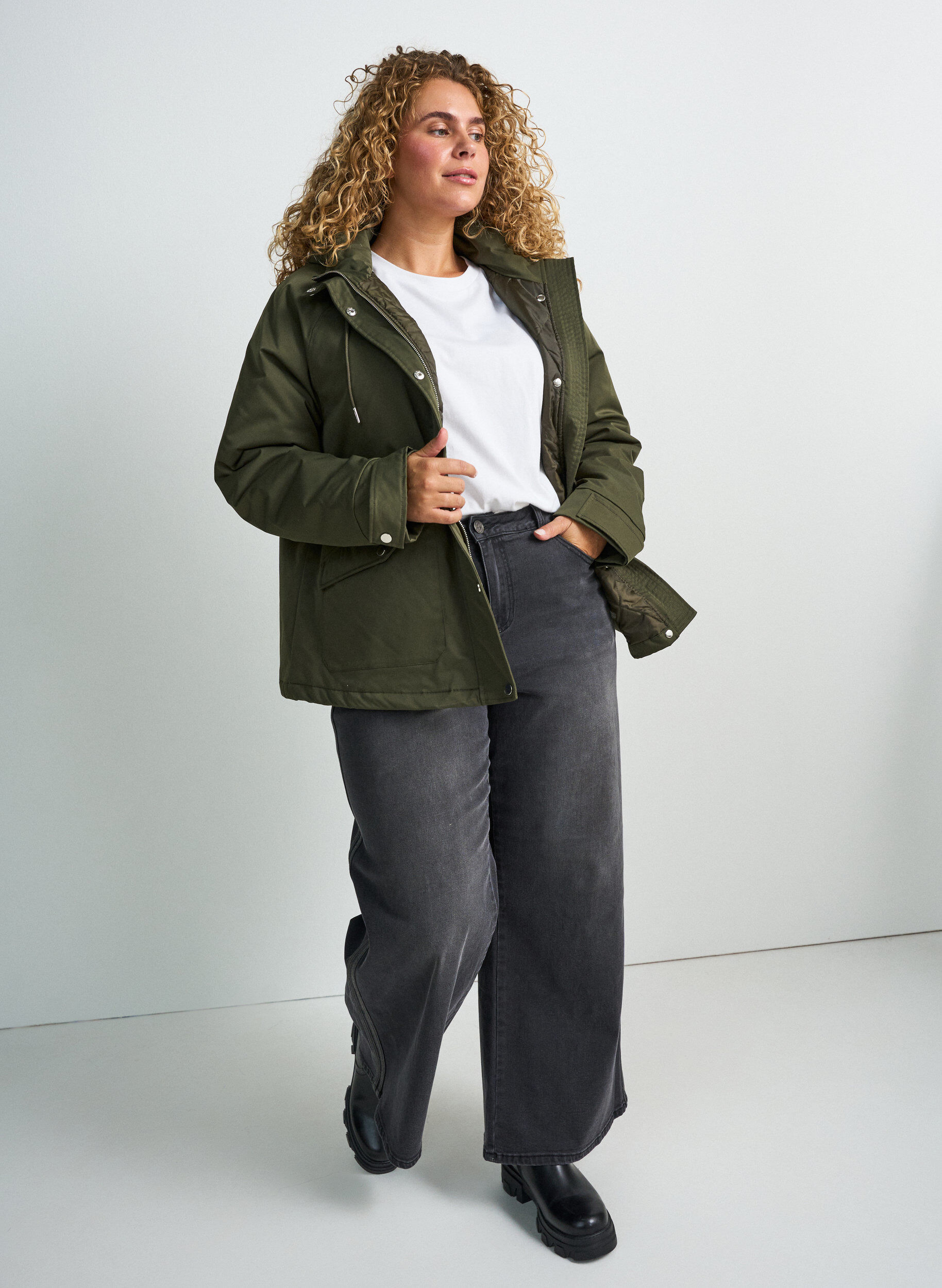 ZizziVadderad parkas med avtagbar huva, Gr&ouml;n, Model image number 1