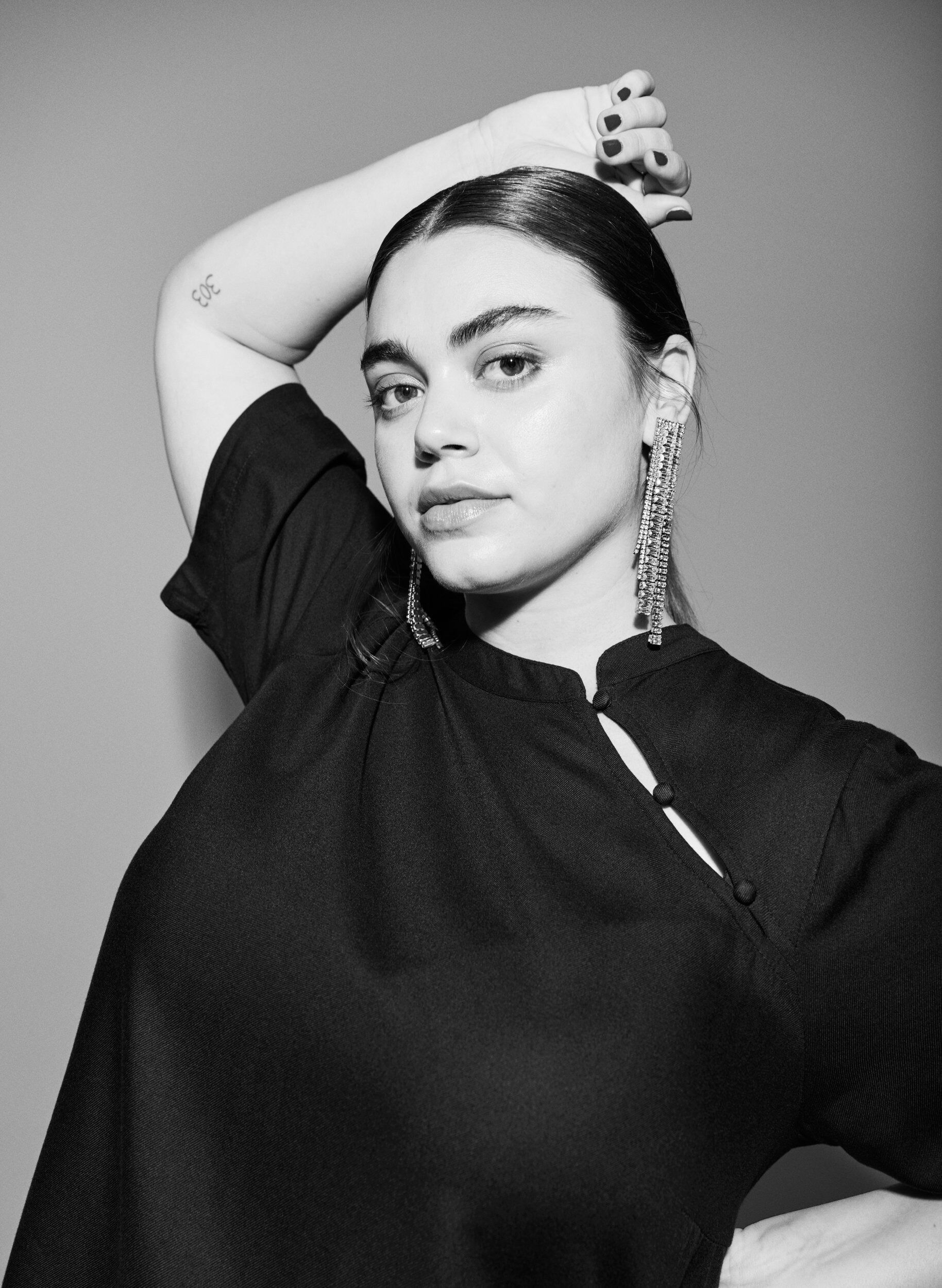 Zizzi Kort&auml;rmad blus med diagonal kn&auml;ppning, Svart, Image image number 0