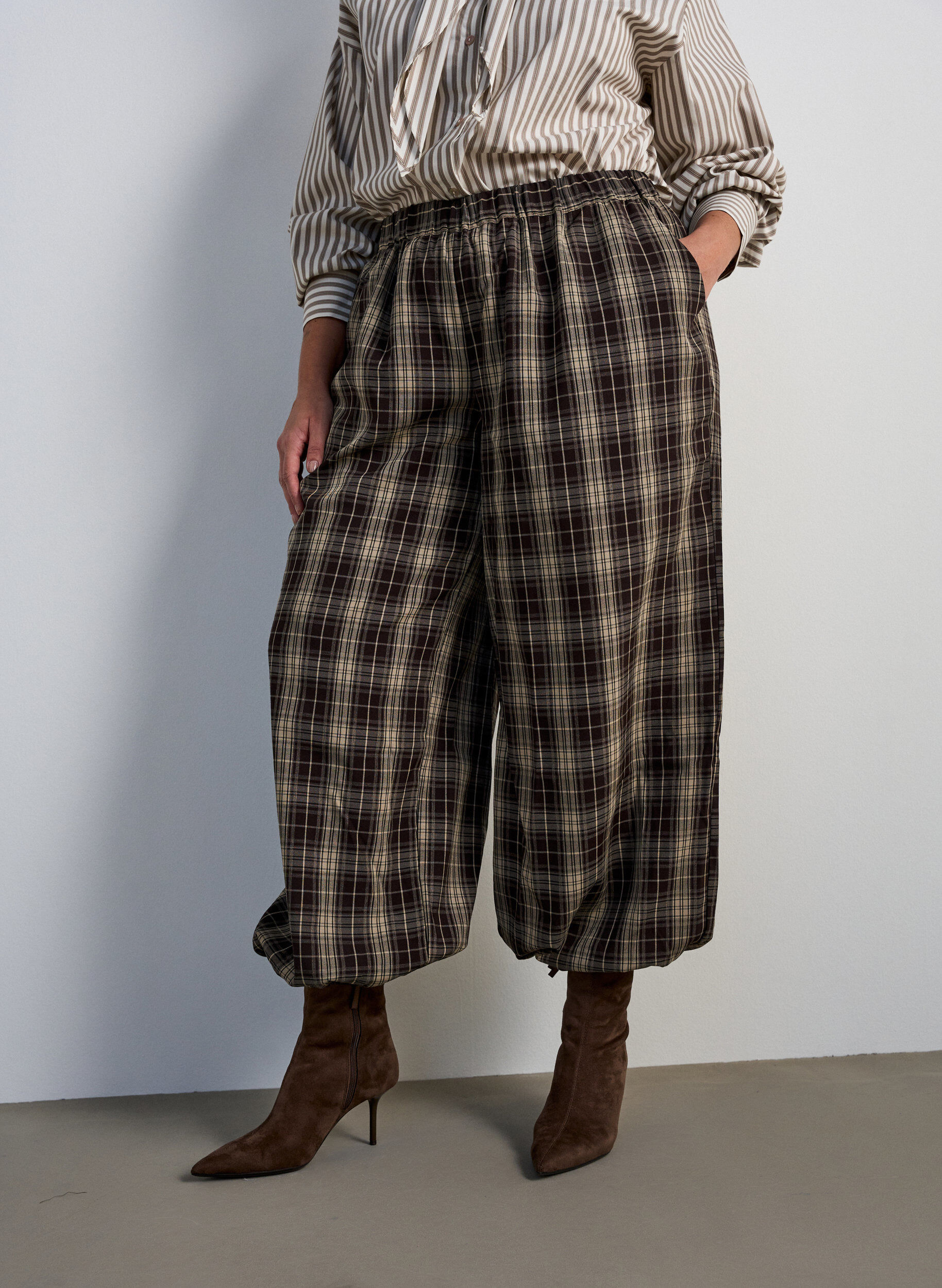 ZizziRutiga ballongbyxor med h&ouml;g midja, Gr&ouml;n, Model image number 2