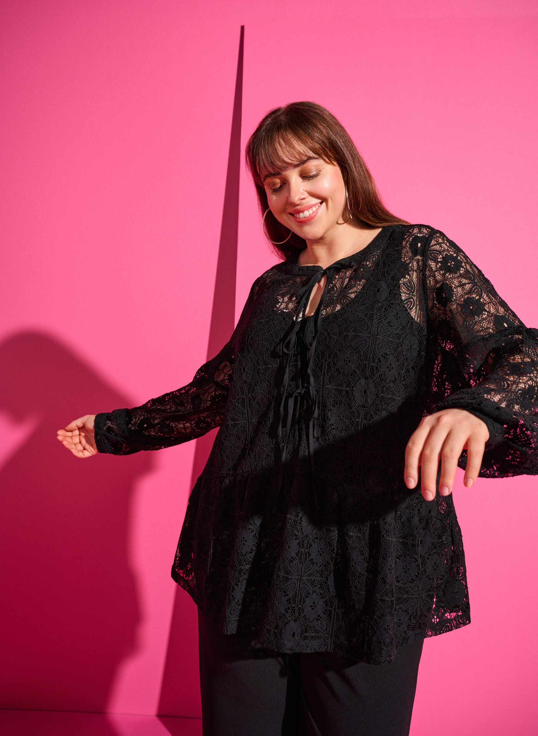 Zizzi Spetsblus med knytdetalj, Black, Image image number 0