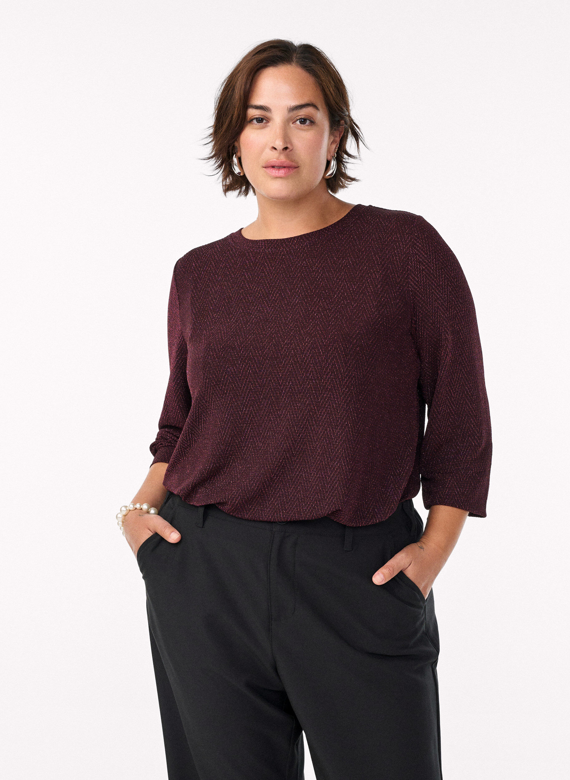 Blus med fiskbensm&ouml;nster och glittertr&aring;d, M&ouml;rk Bordeaux, Model