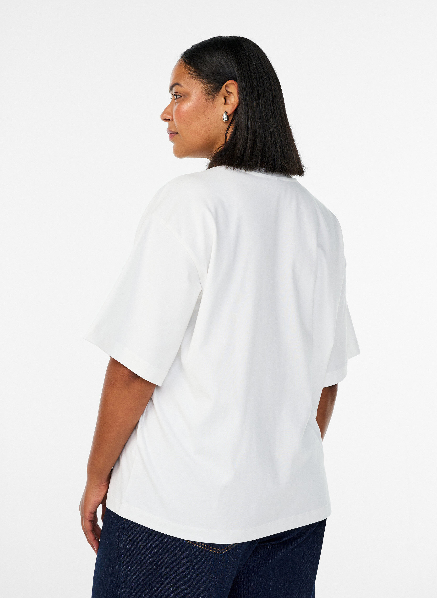 Zizzi Oversized t-shirt med halvl&aring;nga &auml;rmar, Vit, Model image number 2