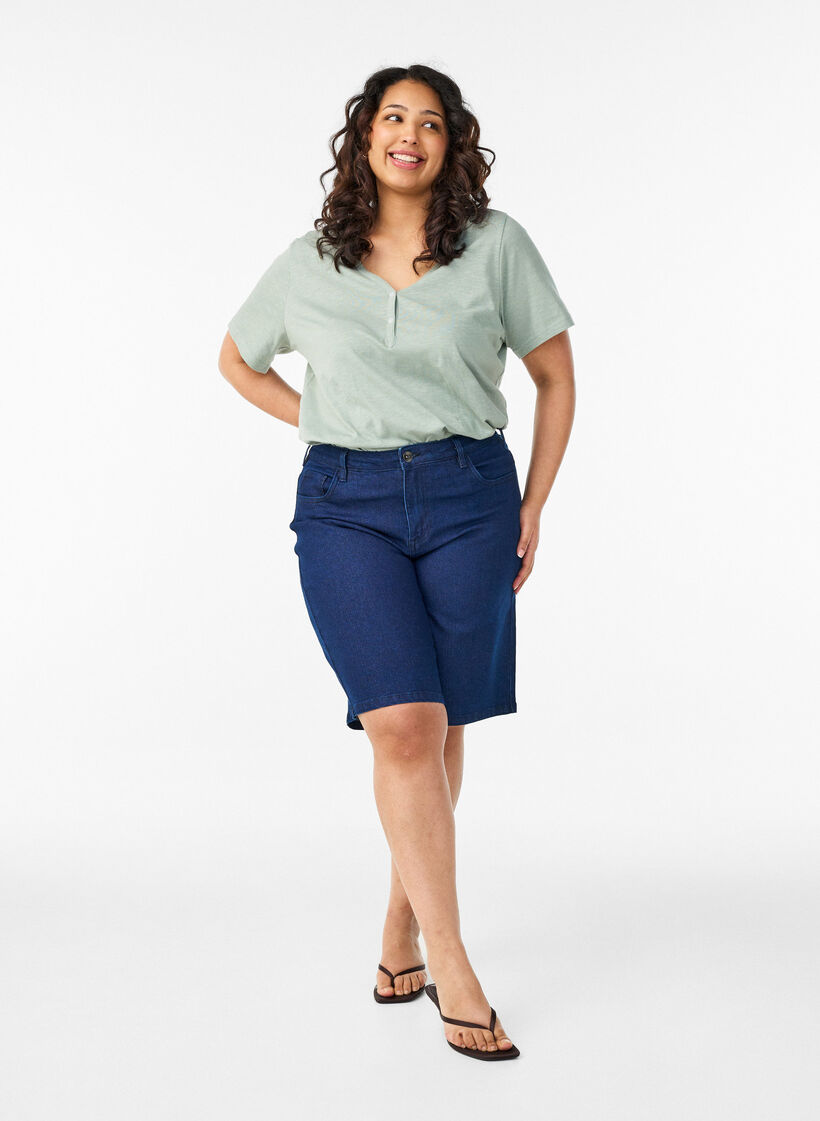 T-shirt med knappdetalj, Gr&ouml;n, Model image number 1